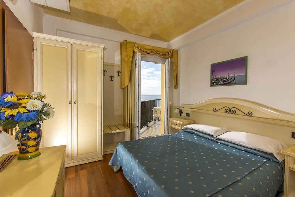 Hotel Mondial Lido di Jesolo 3*,