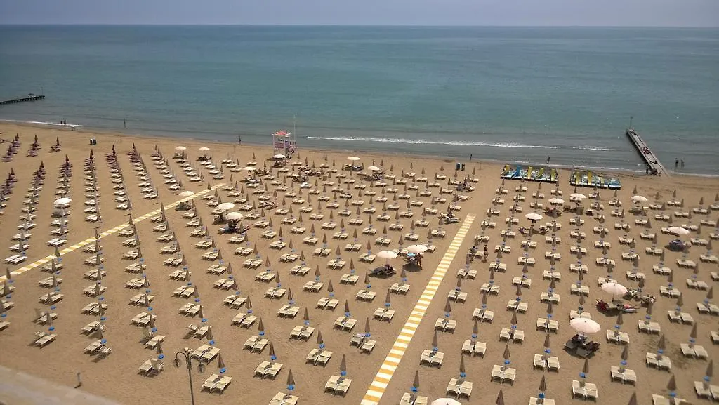 Hotel Mondial Lido di Jesolo 3*,  Italia